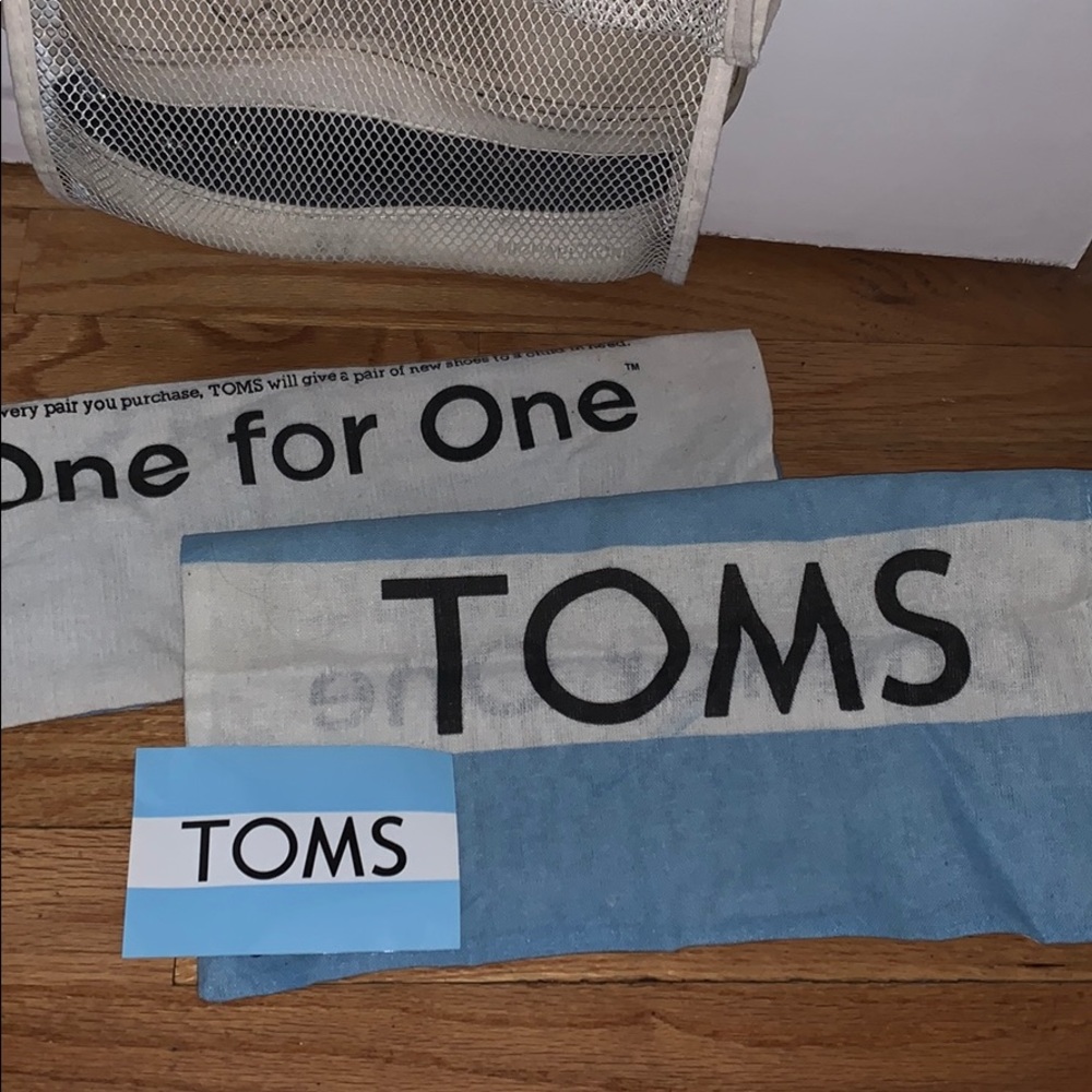 2 TOMS dust bags plus a sticker